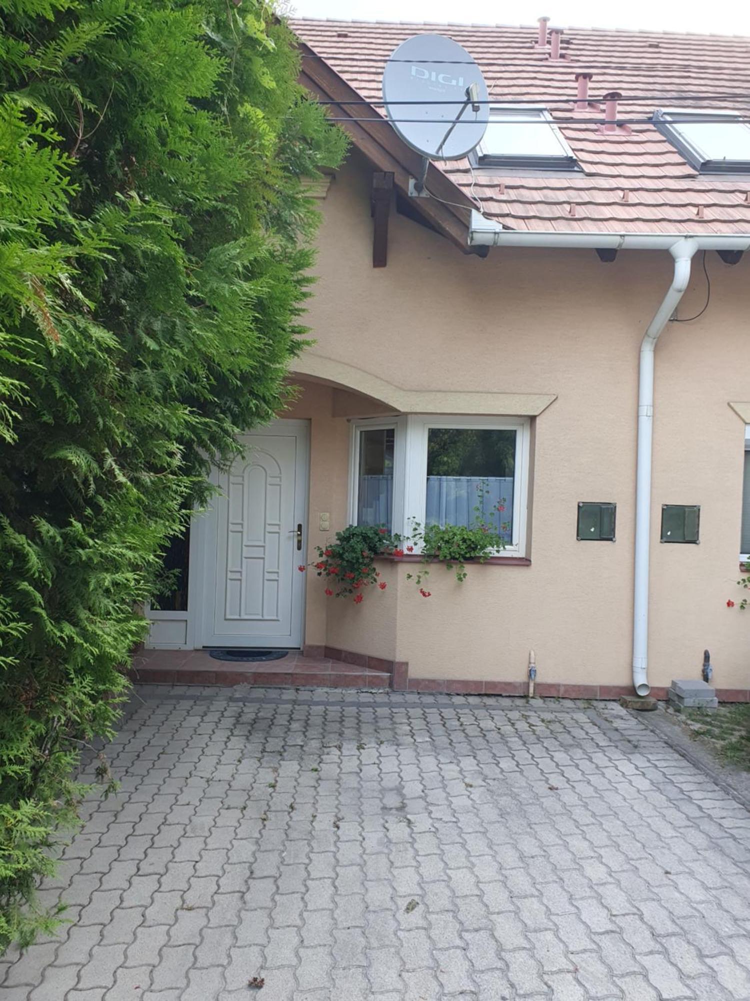 Revesz Apartment Mosonmagyarovar Exterior photo